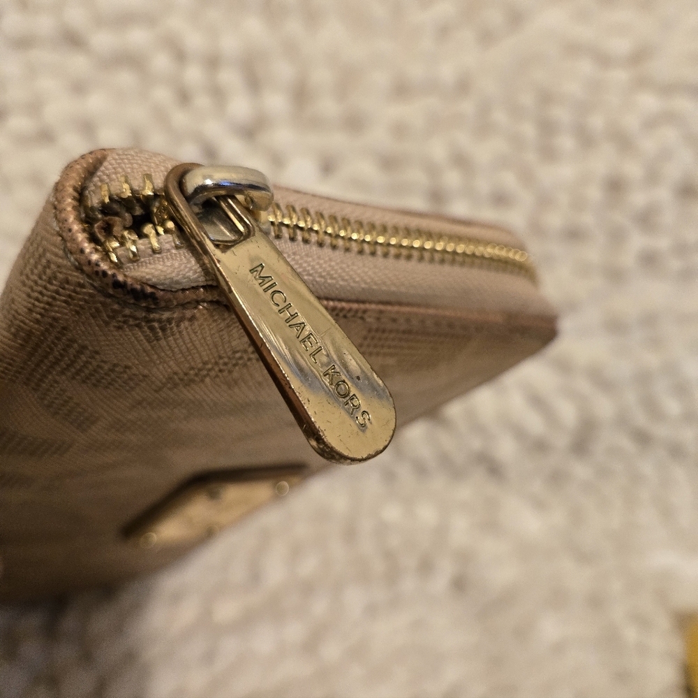 Michael kors rose gold and gold wallet - Picture 12 of 13